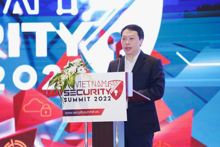 Ông Nguyễn Huy Dũng, Thứ trưởng Thông tin và Truyền thông phát biểu khai mạc hội thảo. An toàn thông tin cho nền tảng số quốc gia: Kiến tạo tương lai số bền vững -0