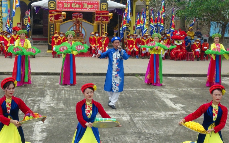 Hát, múa dân ca làng biển. A2_HAT_MUA_DAN_CA_LANG_BIEN-1614330974053.jpg
