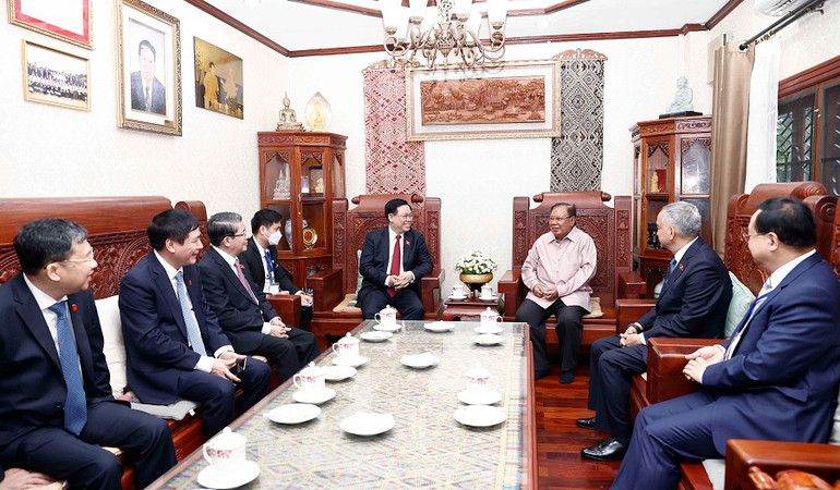 Chủ tịch Quốc hội Vương Đình Huệ thăm nguyên Tổng Bí thư, nguyên Chủ tịch nước Lào Bounnhang Vorachith -0