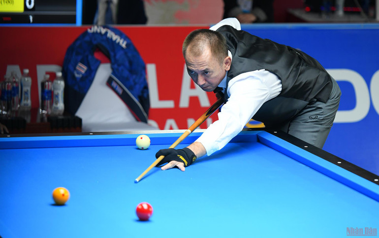 Trong các lượt đánh, các đường cơ của Suwanasignh đều rất chắc chắn. Có thời điểm, khoảng cách giữa hai bên lên tới gần 20 điểm.