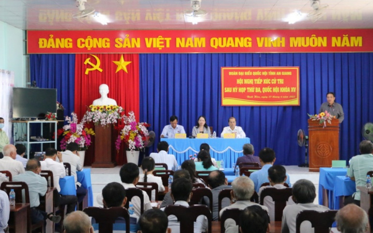 Quang cảnh buổi tiếp xúc cử tri. Phó Chủ tịch nước tiếp xúc cử tri tỉnh An Giang -0