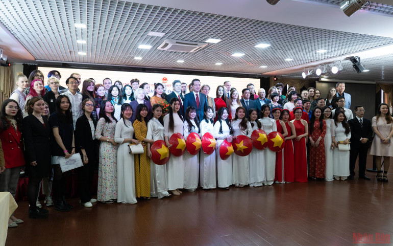 Thúc đẩy công tác dạy học tiếng Việt tại Nga -0