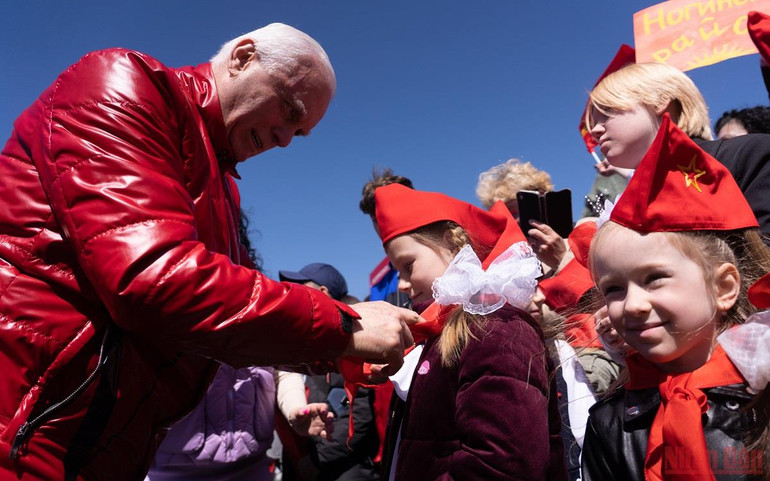 Hoạt động kỷ niệm 100 năm thành lập Đội Thiếu niên Tiền phong Lenin tại Nga -0