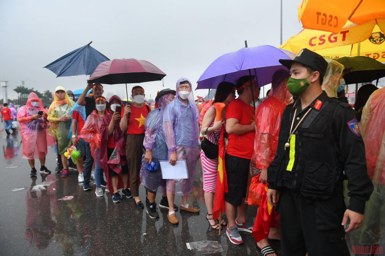 Không khí trên Sân vận quốc gia Mỹ Đình đang 