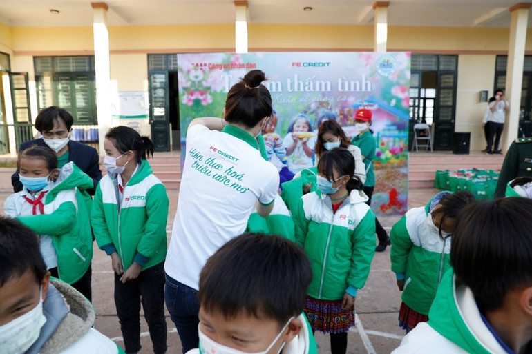 Giữ “ngọn lửa ấm” vùng Điện Biên -0