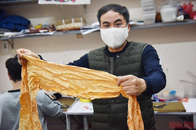 Bức tranh vải vụn hoàn hảo của những người thợ khiếm khuyết -0