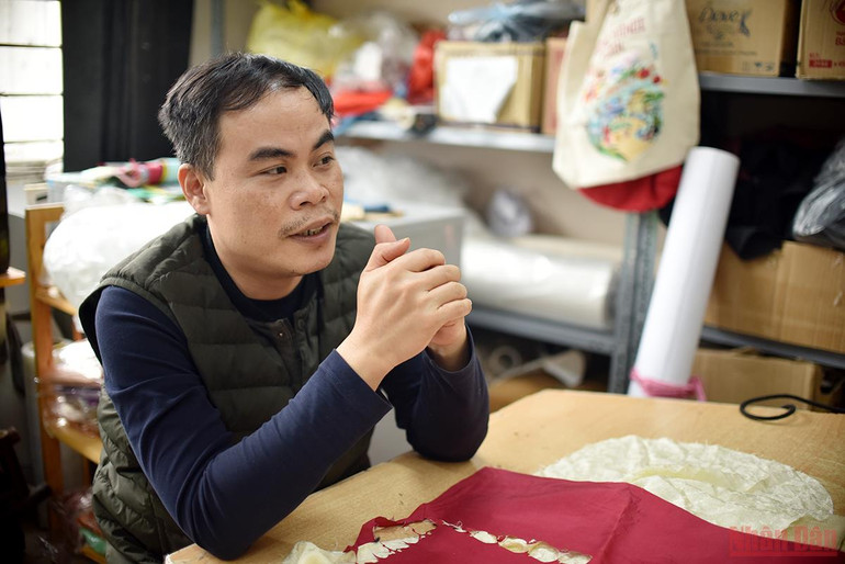 Bức tranh vải vụn hoàn hảo của những người thợ khiếm khuyết -0