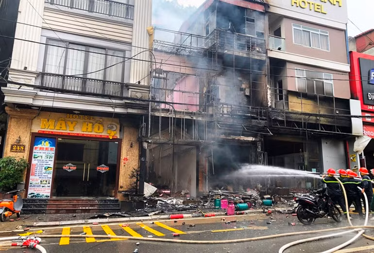 Cháy cửa hàng kinh doanh gas ở thị xã Sa Pa -0