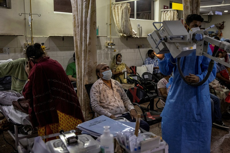 Một số người bệnh Covid-19 tại Ấn Độ đã mắc thêm bệnh nấm đen. (Ảnh: Reuters) Ấn Độ cảnh báo về bệnh nấm đen và phương pháp chữa Covid-19 bằng chất thải của bò -0