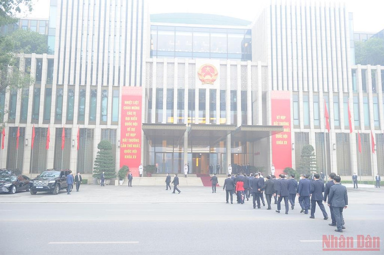 Các đại biểu Quốc hội vào Lăng viếng Chủ tịch Hồ Chí Minh -0