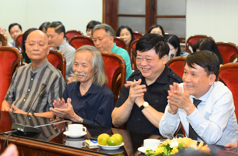 Nhân dân hàng tháng - 25 năm và hành trình của Đẹp -0