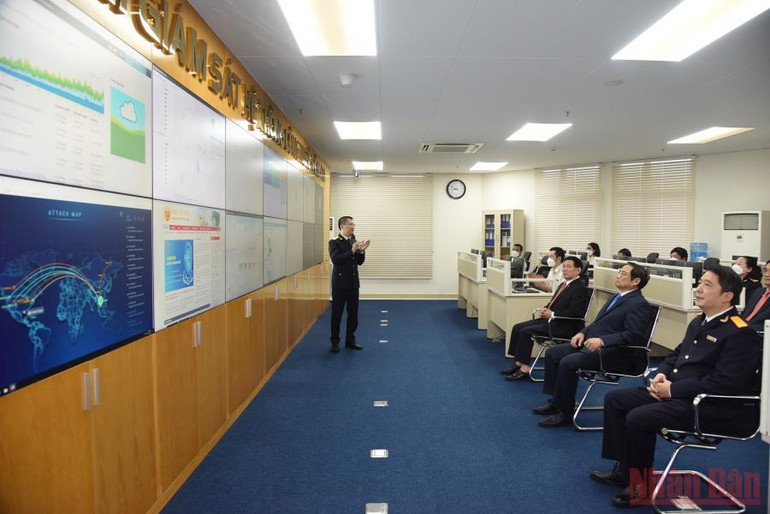 Thủ tướng dự Lễ công bố Hệ thống hóa đơn điện tử toàn quốc -0