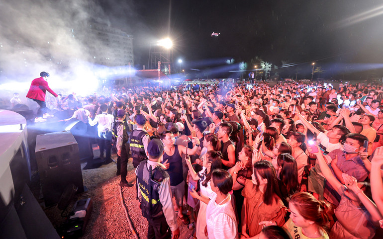 ●	Đêm Sun Fest Sầm Sơn 21/5- những bản cover hứa hẹn sẽ khiến khán giả bùng nổ -0