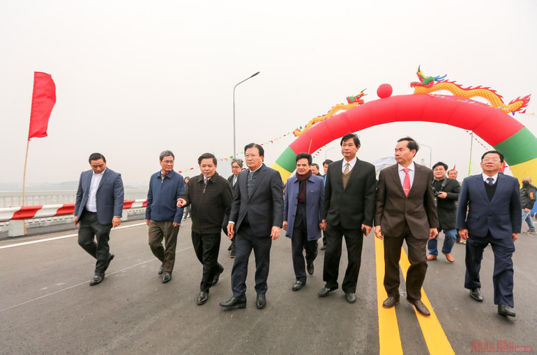 Cầu Thăng Long chính thức thông xe sau gần năm tháng sửa chữa -0