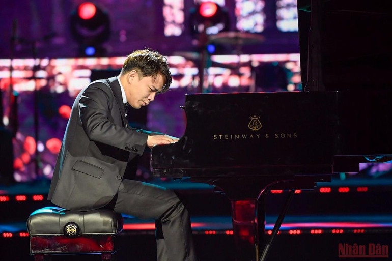 Chủ tịch nước Nguyễn Xuân Phúc dự chương trình Xuân Quê hương 2022 -0