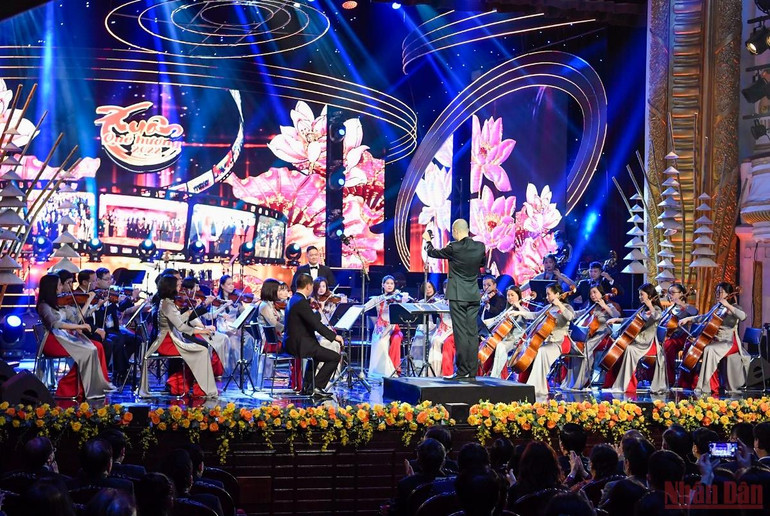 Chủ tịch nước Nguyễn Xuân Phúc dự chương trình Xuân Quê hương 2022 -0