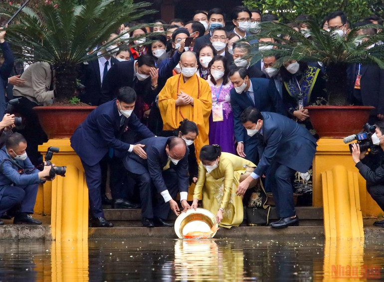 Chủ tịch nước Nguyễn Xuân Phúc dự chương trình Xuân Quê hương 2022 -3