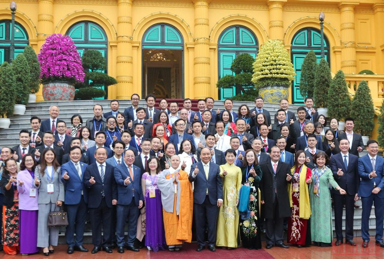 Chủ tịch nước Nguyễn Xuân Phúc dự chương trình Xuân Quê hương 2022 -4