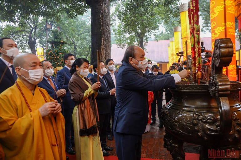 Chủ tịch nước Nguyễn Xuân Phúc dự chương trình Xuân Quê hương 2022 -2