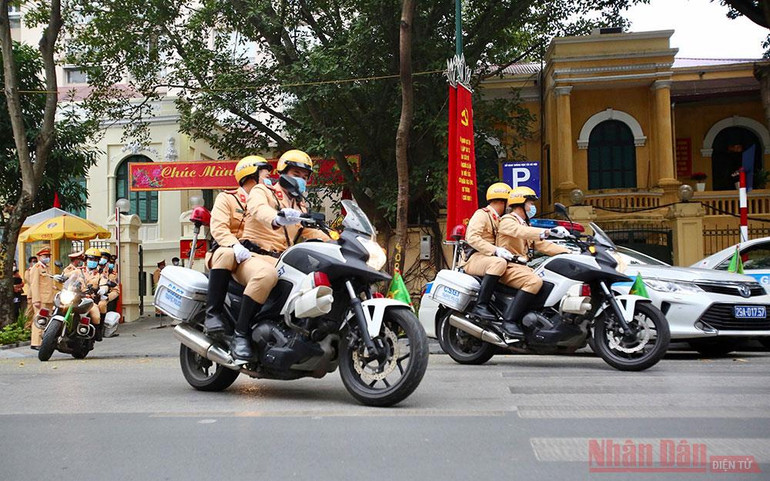 Cảnh sát giao thông Hà Nội ra quan đảm bảo trật tự an toàn sau Tết -0