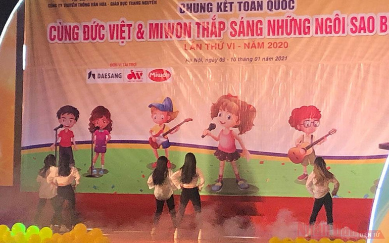 Một tiết mục biểu diễn tại cuộc thi. Trao giải cuộc thi nghệ thuật thiếu nhi “Cùng Đức Việt và Miwon thắp sáng những ngôi sao buổi sớm” -0
