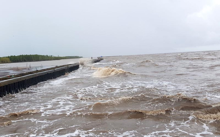 Sau khi gây nhiều thiệt hại, bão số 5 tiếp tục tạo lũ ở vùng núi cao -0