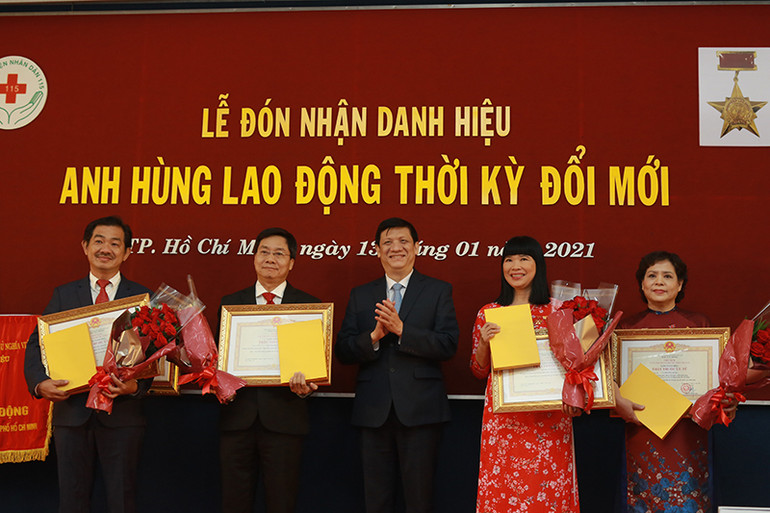 Lãnh đạo Bộ Y tế trao tặng danh hiệu Thầy thuốc ưu tú cho các cá nhân có thành tích xuất sắc. Bệnh viện Nhân dân 115 đón nhận danh hiệu Anh hùng Lao động thời kỳ đổi mới -0