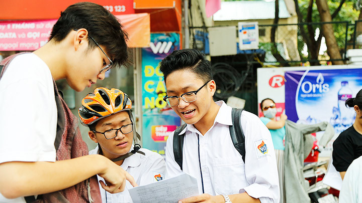 Ngày đầu đăng ký dự thi tốt nghiệp THPT trực tuyến -0