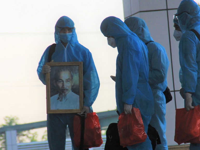 Đưa 219 công dân Việt Nam từ Guinea Xích đạo về nước an toàn -0