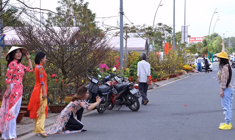 Chợ hoa Tết miệt sông nước Cà Mau -0