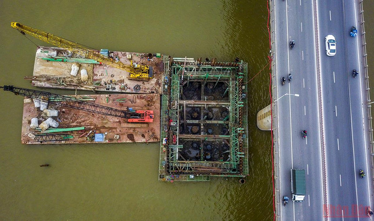 Đẩy nhanh tiến độ thi công cầu Vĩnh Tuy 2 trong năm 2022 -0