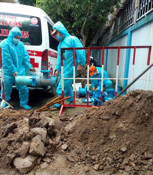 Cấp nước sạch miễn phí cho các khu cách ly, bệnh viện dã chiến -0