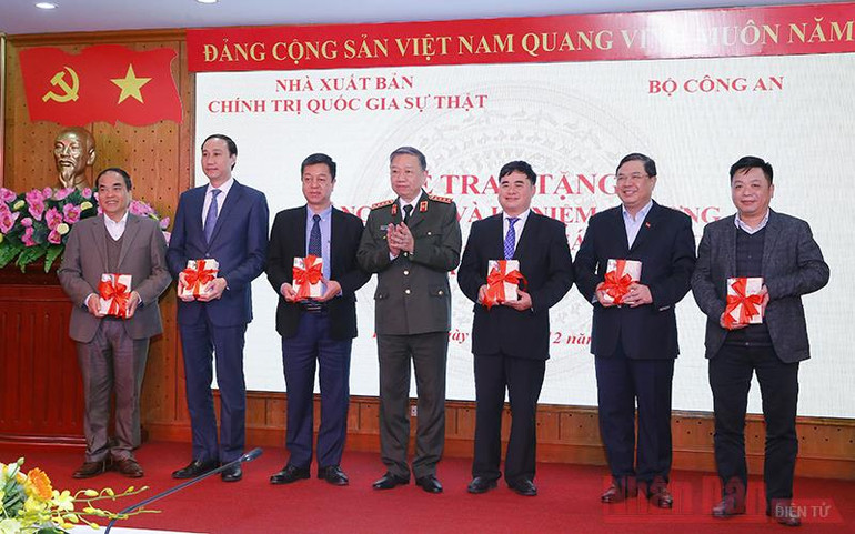 Giới thiệu sách của Bộ Công an tại NXB Chính trị quốc gia Sự thật -0