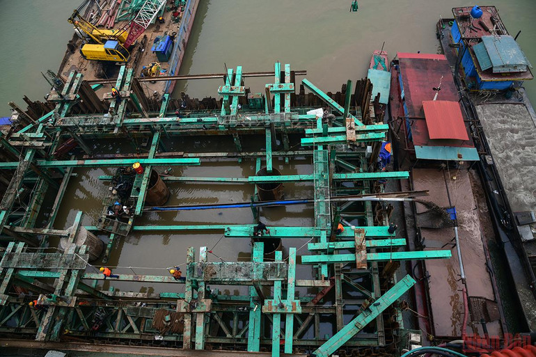 Đẩy nhanh tiến độ thi công cầu Vĩnh Tuy 2 trong năm 2022 -0