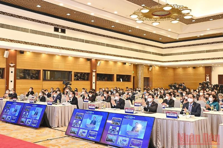 Các đại biểu tham dự Diễn đàn kinh tế tại điểm cầu Hà Nội. Chủ tịch Quốc hội Vương Đình Huệ chủ trì Diễn đàn kinh tế Việt Nam năm 2021 -0