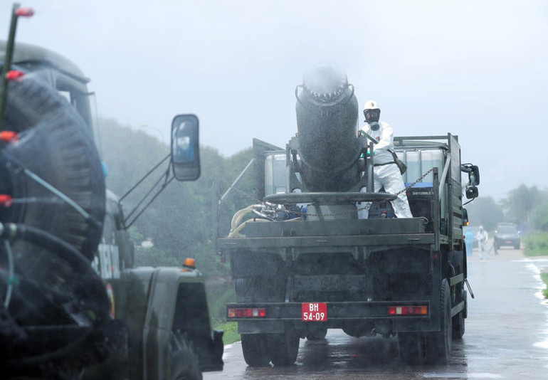 Phun khử khuẩn, tiêu độc Bệnh viện Bệnh Nhiệt đới Trung ương cơ sở Kim Chung -0