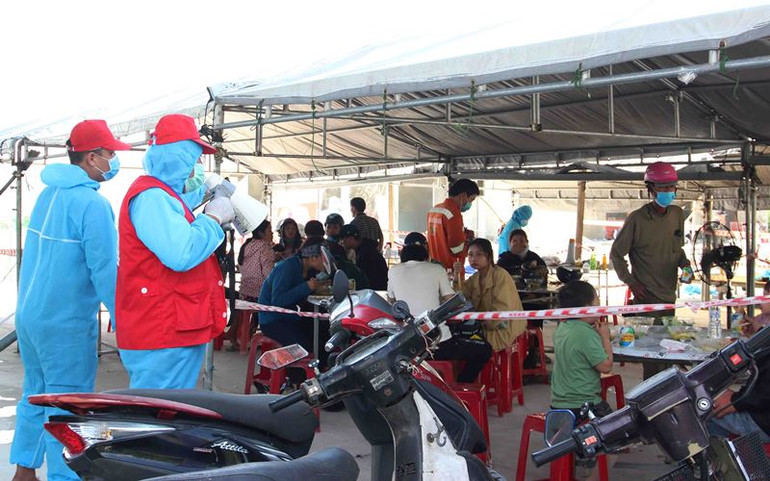 Nghĩa tình nơi trạm dừng chân -0