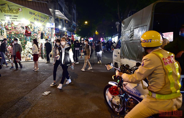 Một mùa Giáng sinh đặc biệt của 2 thành phố lớn Hà Nội và thành phố Hồ Chí Minh -0