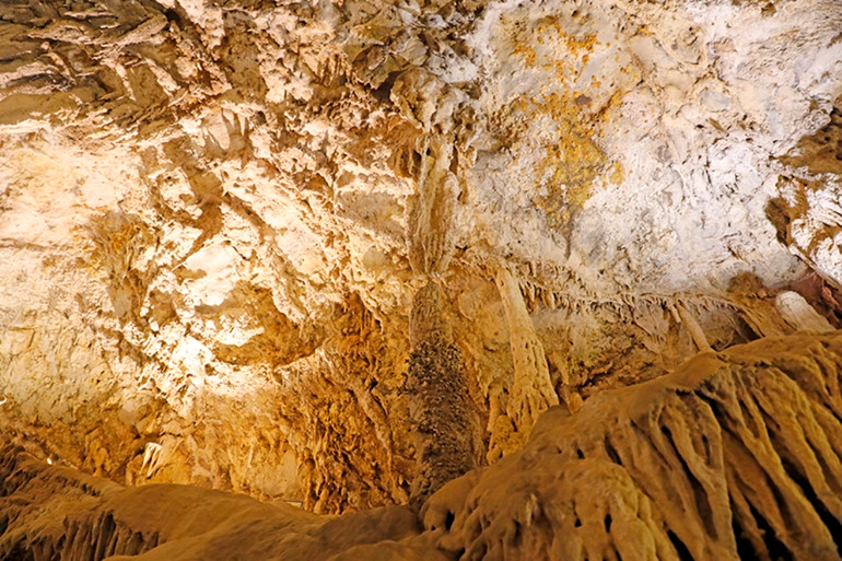 Độc đáo quần thể hang động ở Cao Phong, Hòa Bình -0