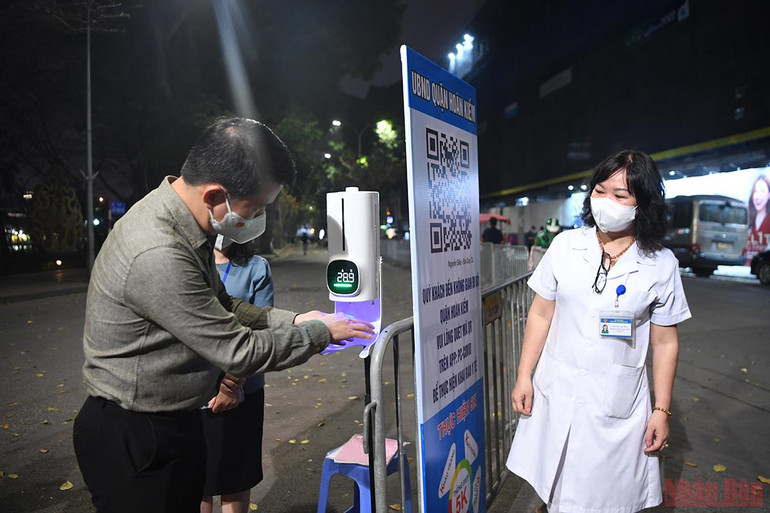  Hà Nội chính thức mở lại phố đi bộ hồ Gươm từ 18/3 -0