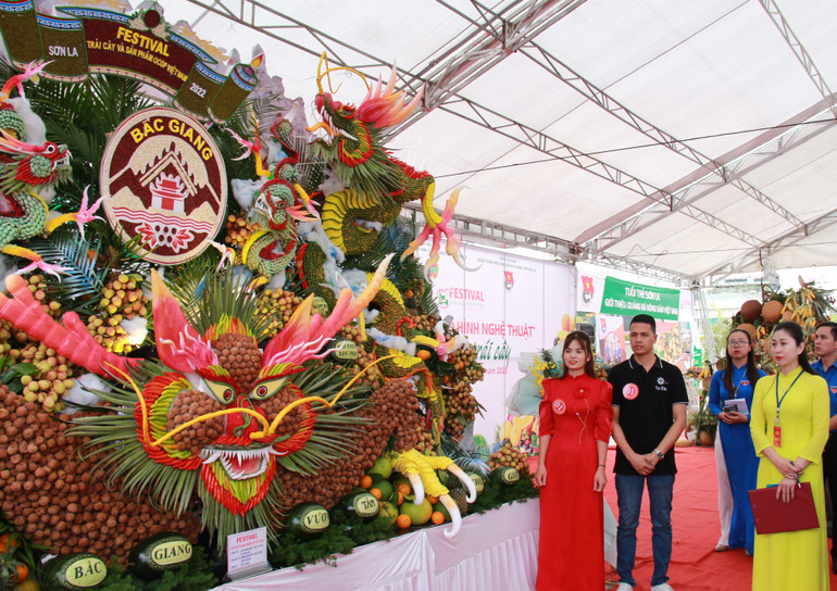 Đặc sắc cuộc thi “Tạo hình nghệ thuật” từ hoa và trái cây -0