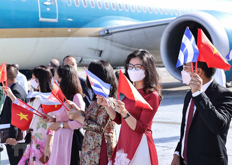 Chủ tịch nước Nguyễn Xuân Phúc đặt chân tới Cuba -0