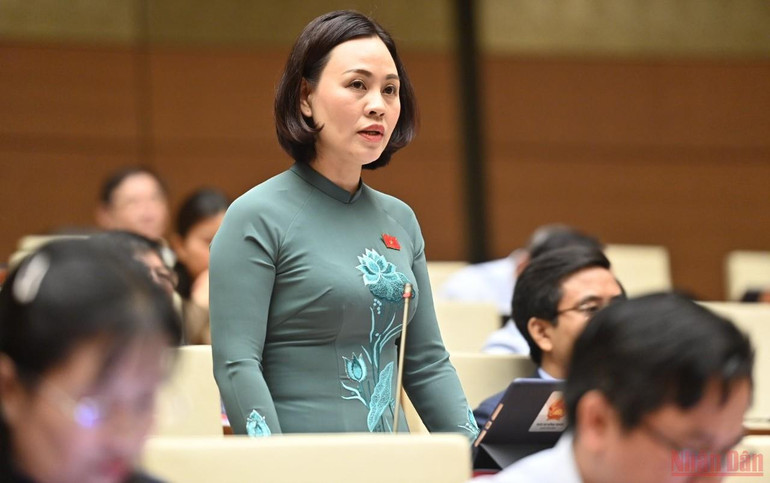 Đại biểu Trần Thị Hồng Thanh phát biểu tại phiên họp của Quốc hội, ngày 2/6. (Ảnh: NGUYÊN KHOA) Ổn định thị trường trái phiếu doanh nghiệp -0