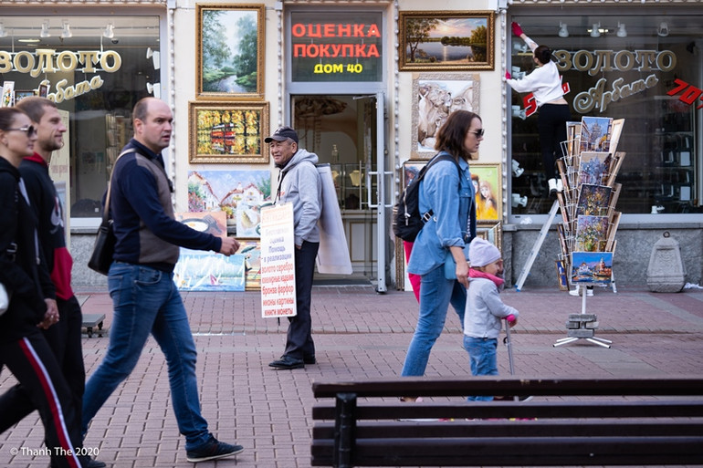 Hàng triệu người Nga cổ động đeo khẩu trang -0
