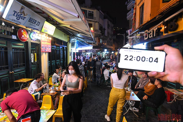 Hà Nội chính thức bỏ quy định quán ăn được mở cửa đến 21 giờ -0