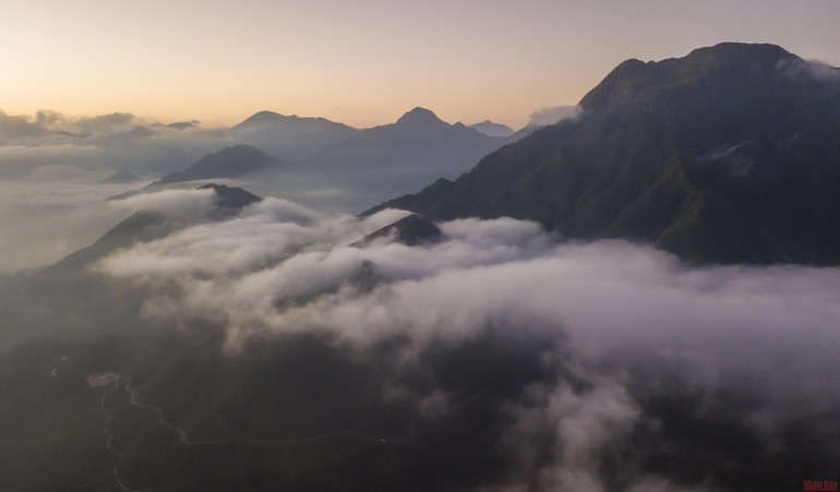 Ngắm “biển mây” đẹp như bồng lai tiên cảnh trên đỉnh Ô Quy Hồ -6