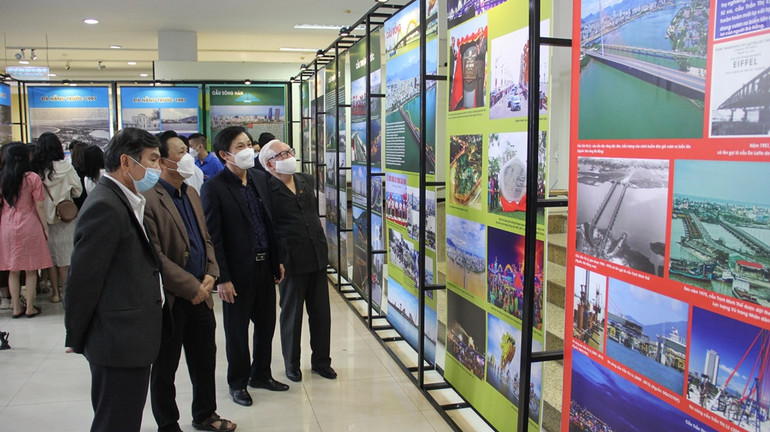 Triển lãm ảnh Đà Nẵng - Thành phố của những cây cầu -0