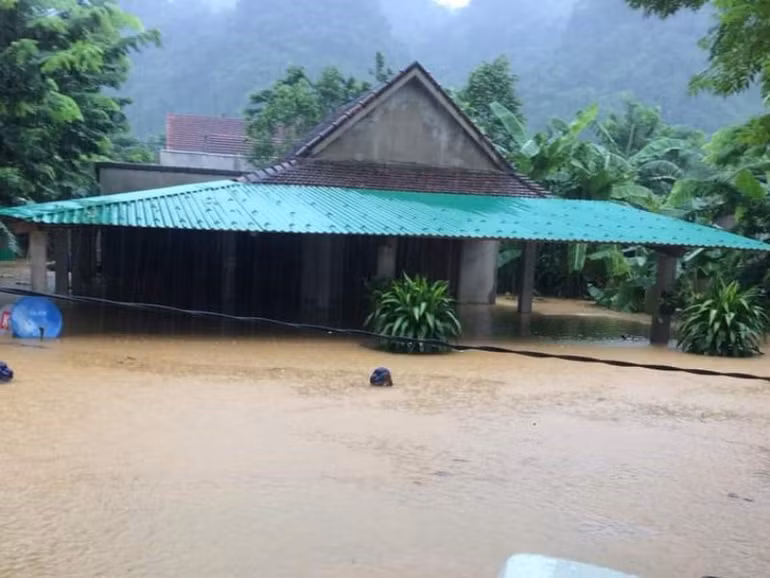 Quảng Bình: Gần 13 nghìn ngôi nhà bị ngập lụt, QL1A bị chia cắt -0