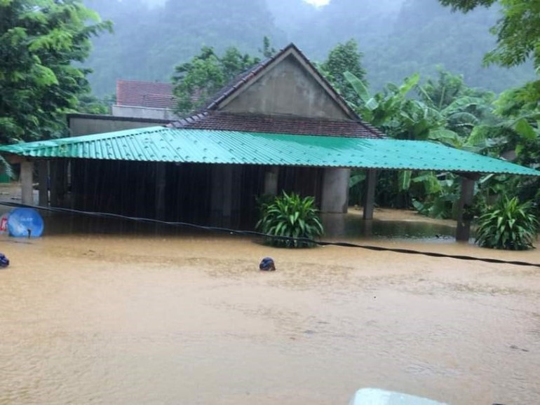 Quảng Bình: Gần 13 nghìn ngôi nhà bị ngập lụt, QL1A bị chia cắt -0
