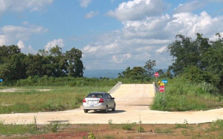 Ngang nhiên xây sân tập lái xe trái phép trên đất lâm nghiệp -0